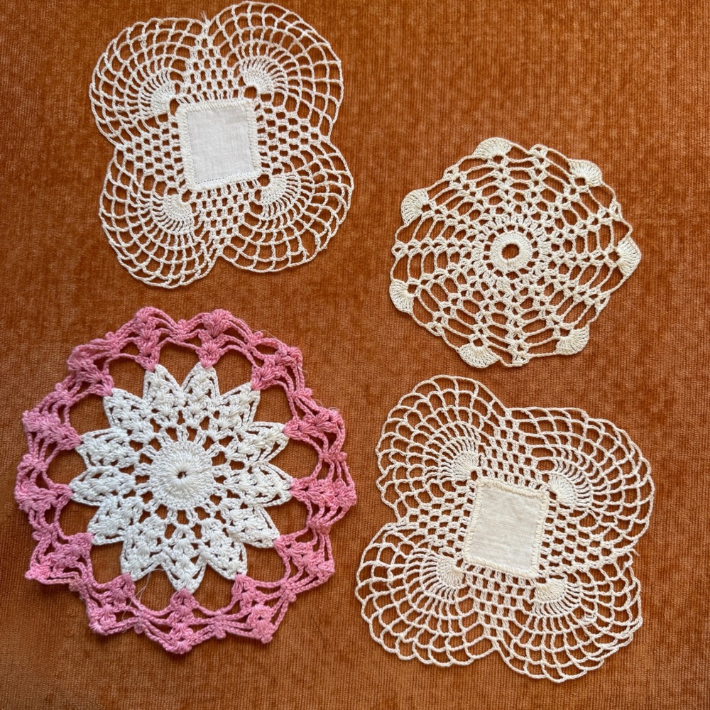 Set of 4 Vintage Crochet Doilies Pink‎ White Floral Table Decor